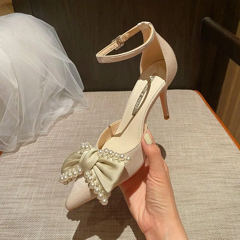 Bow Design WhiteTrendy Elegant  Pumps Heel